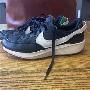 Nike Mens 9.5/Womens 11